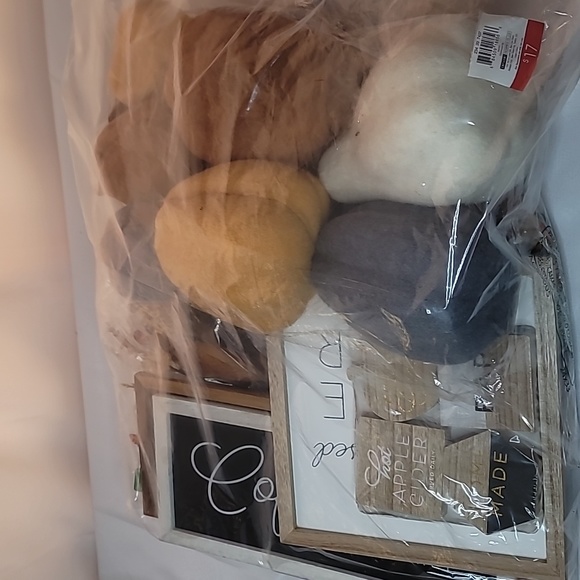 New 7 pieces Bundle Season Decor - Picture 15 of 15